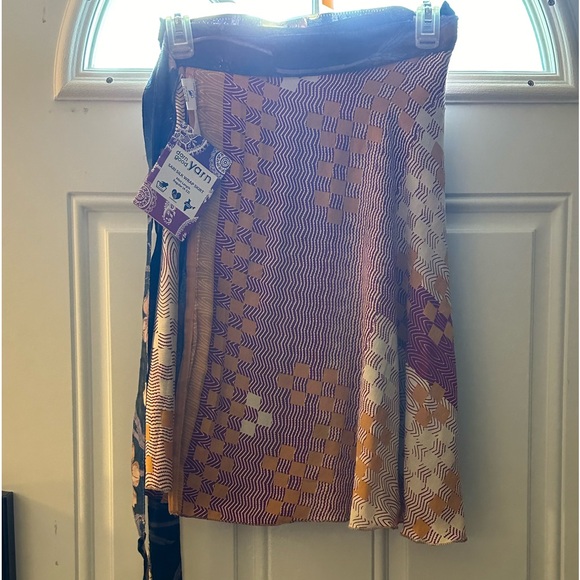 Recycled and repurposed sari fabric wrap skirt - Picture 3 of 11